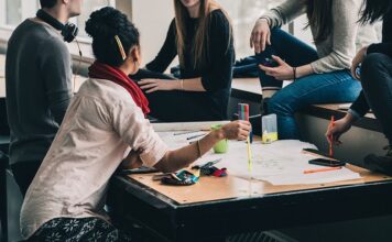 Co się bardziej opłaca umowa o pracę czy własną działalność? Co się bardziej opłaca umowa o pracę czy własną działalność?