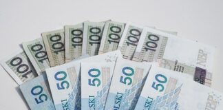 Ile zarabia kierownik ds finansowych?